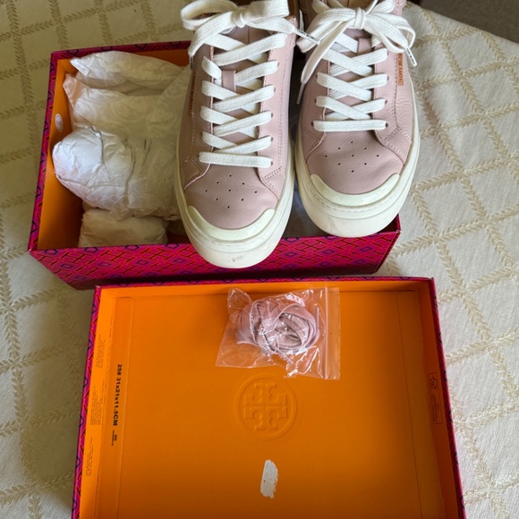 Tory Burch ladybug sneaker - Picture 4 of 12